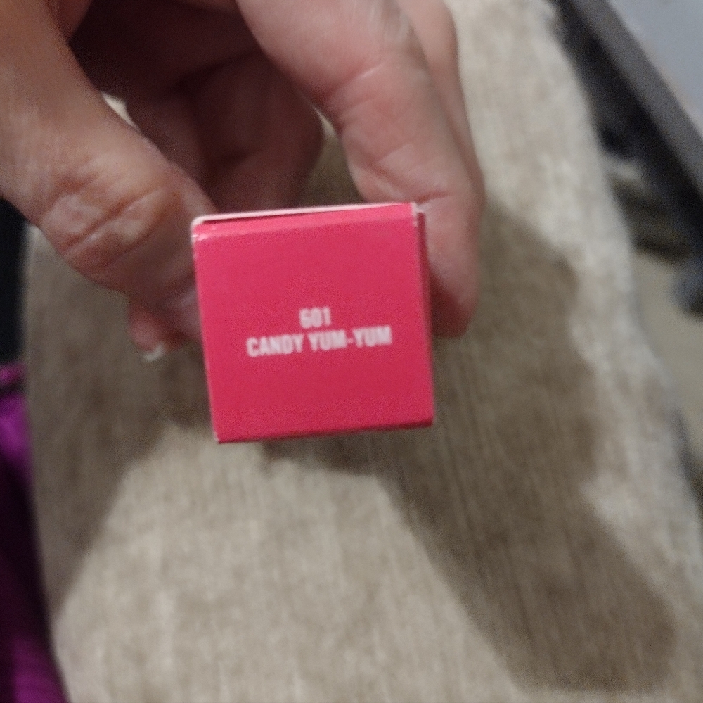 New Mac Matte #601 Candy Yum Yum Lipstick - Picture 3 of 5